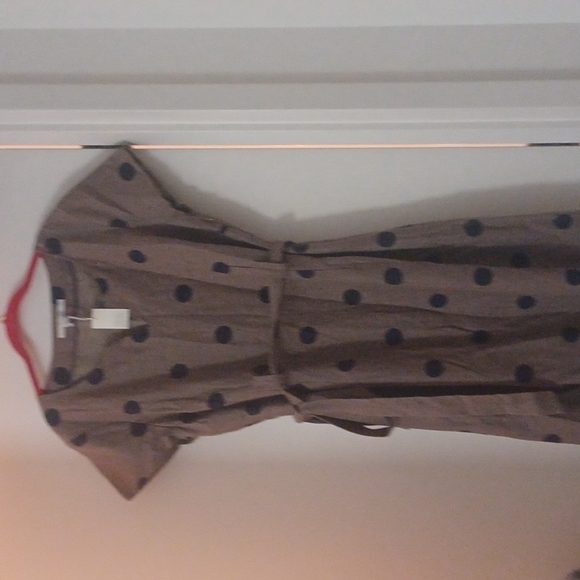 Bodin  Dress below the knees. Brown with black dots throughout the dress. - Picture 2 of 9